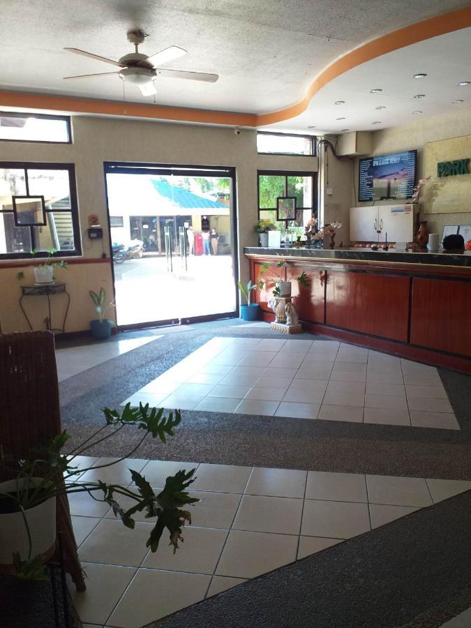 מקטאן Mactan Airport Hilltop Hotel מראה חיצוני תמונה